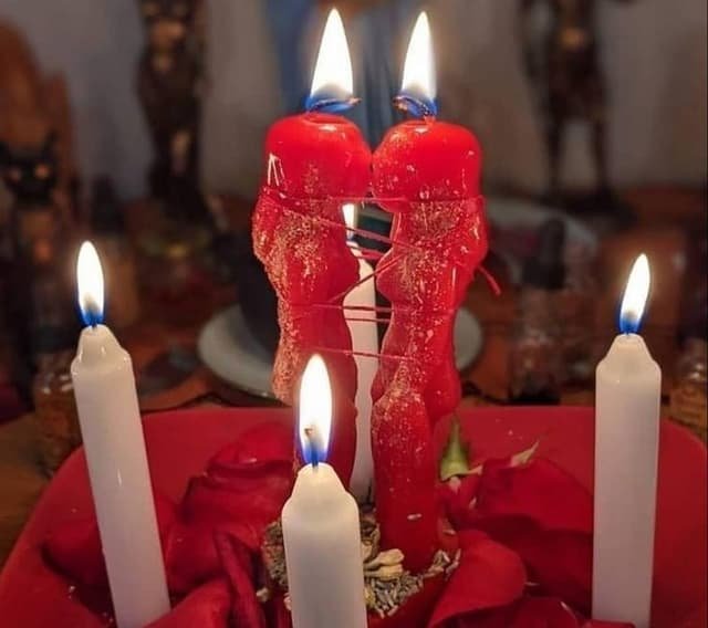 Amarre de amor para que regrese y te busque con velas rojas